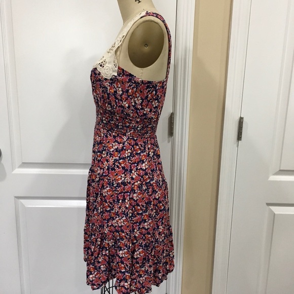 Delia Lace Floral Dress - Picture 2 of 5